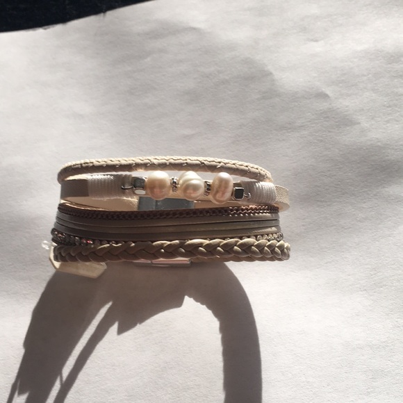 Pearls 'n Leather Bracelet - Picture 3 of 3